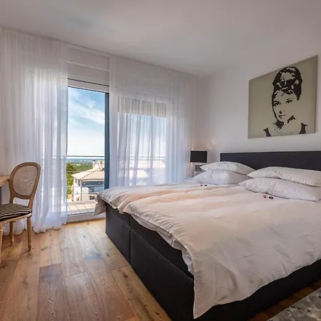 Holiday home 4 Bedroom Awesome In Gamboci