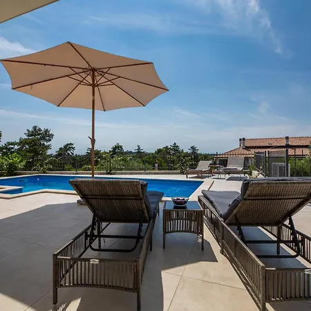 Holiday home 4 Bedroom Awesome In