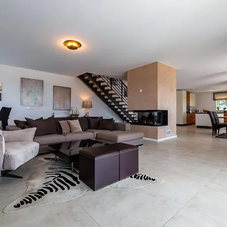 4 Bedroom Awesome In * Gambozzi