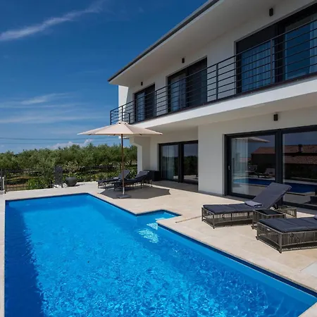 4 Bedroom Awesome In Vakantiehuis