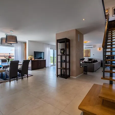 Vakantiehuis 4 Bedroom Awesome In Gambozzi