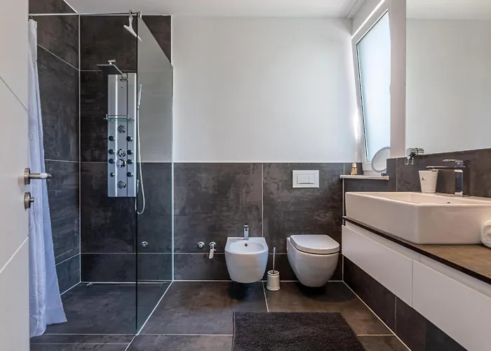 4 Bedroom Awesome In Vakantiehuis *