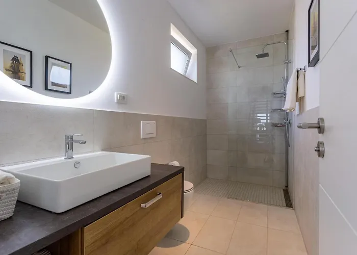 Vakantiehuis 4 Bedroom Awesome In Gambozzi