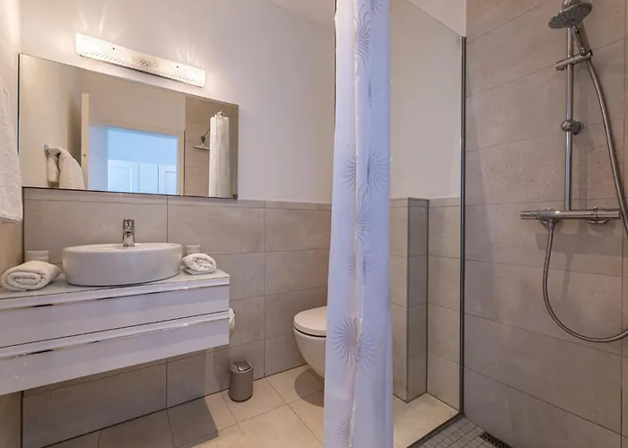 4 Bedroom Awesome In Vakantiehuis Gambozzi