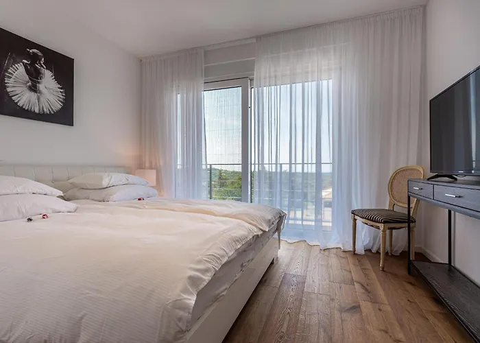 4 Bedroom Awesome In Vakantiehuis *