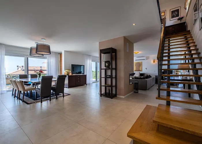 Vakantiehuis 4 Bedroom Awesome In Gambozzi