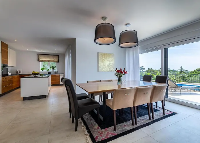 Vakantiehuis 4 Bedroom Awesome In *