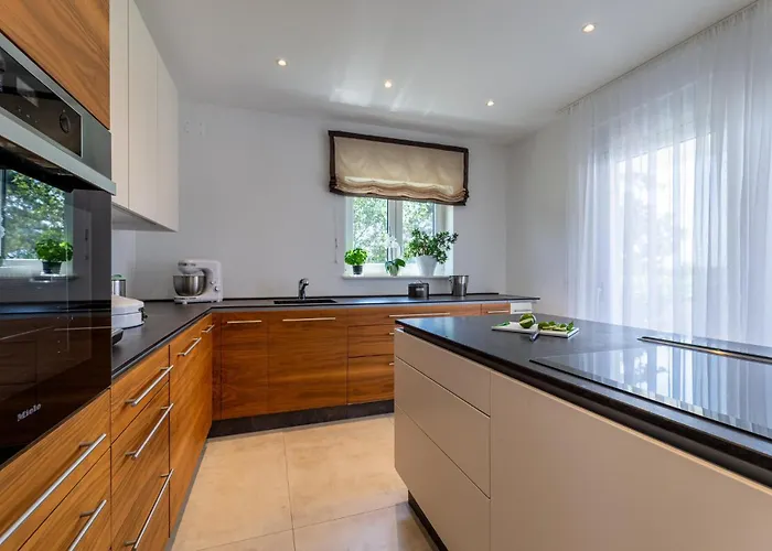 4 Bedroom Awesome In Vakantiehuis Gambozzi