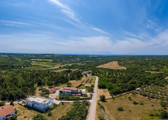 4 Bedroom Awesome In * Gambozzi