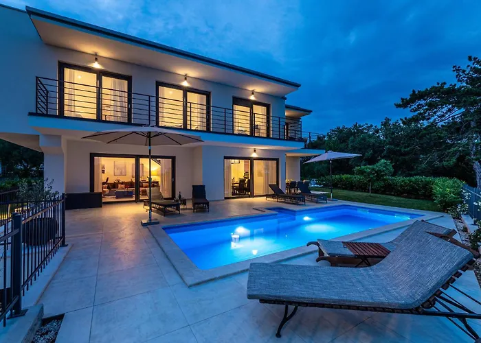 4 Bedroom Awesome In Gambozzi