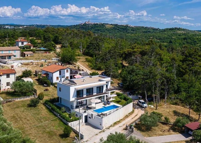 4 Bedroom Awesome In * Gambozzi